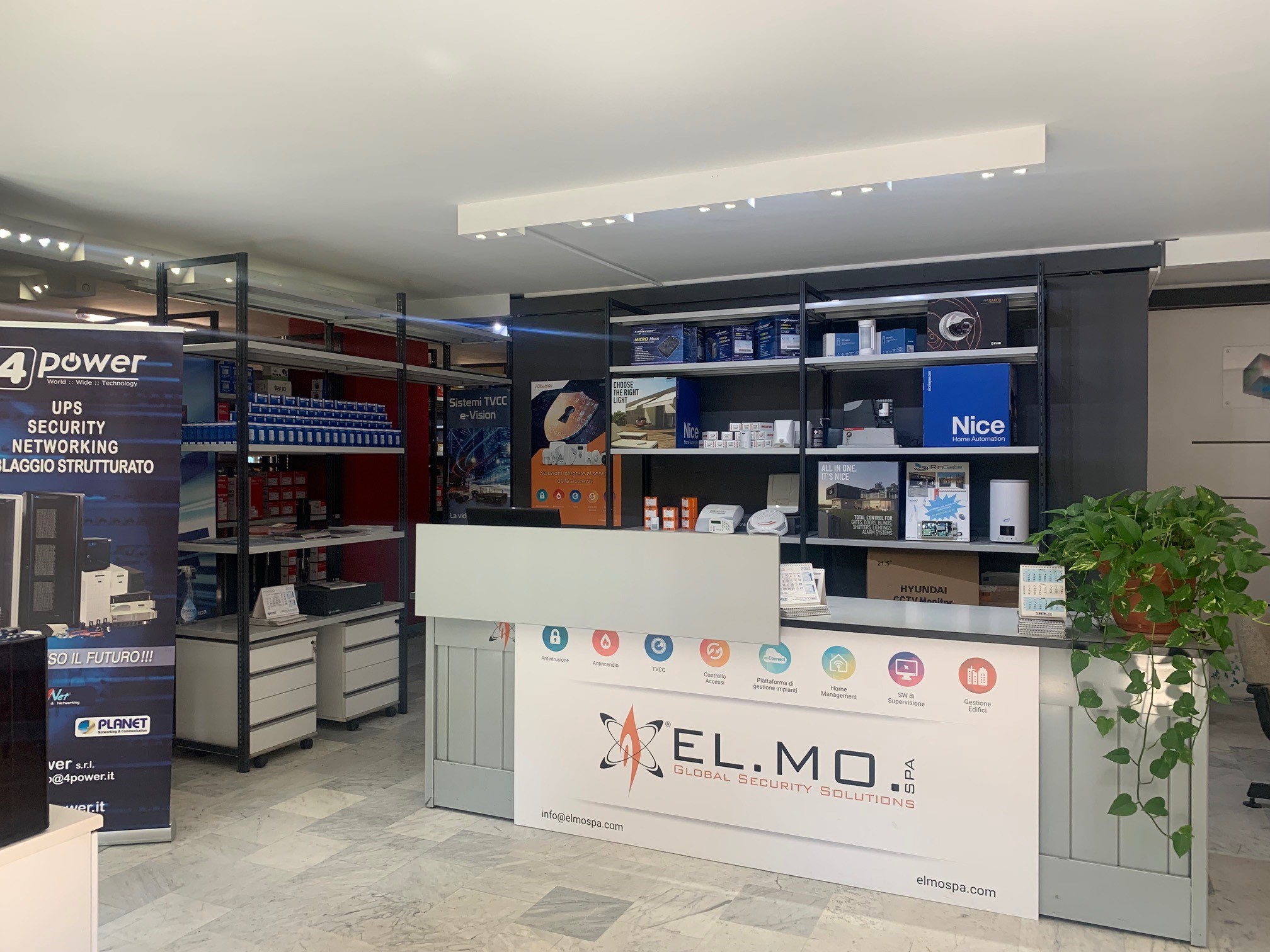 Sede LM Sicurezza - bancone